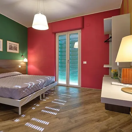 Apartmentsgarda - Residenza Antiche Mura * Garda (Verona)